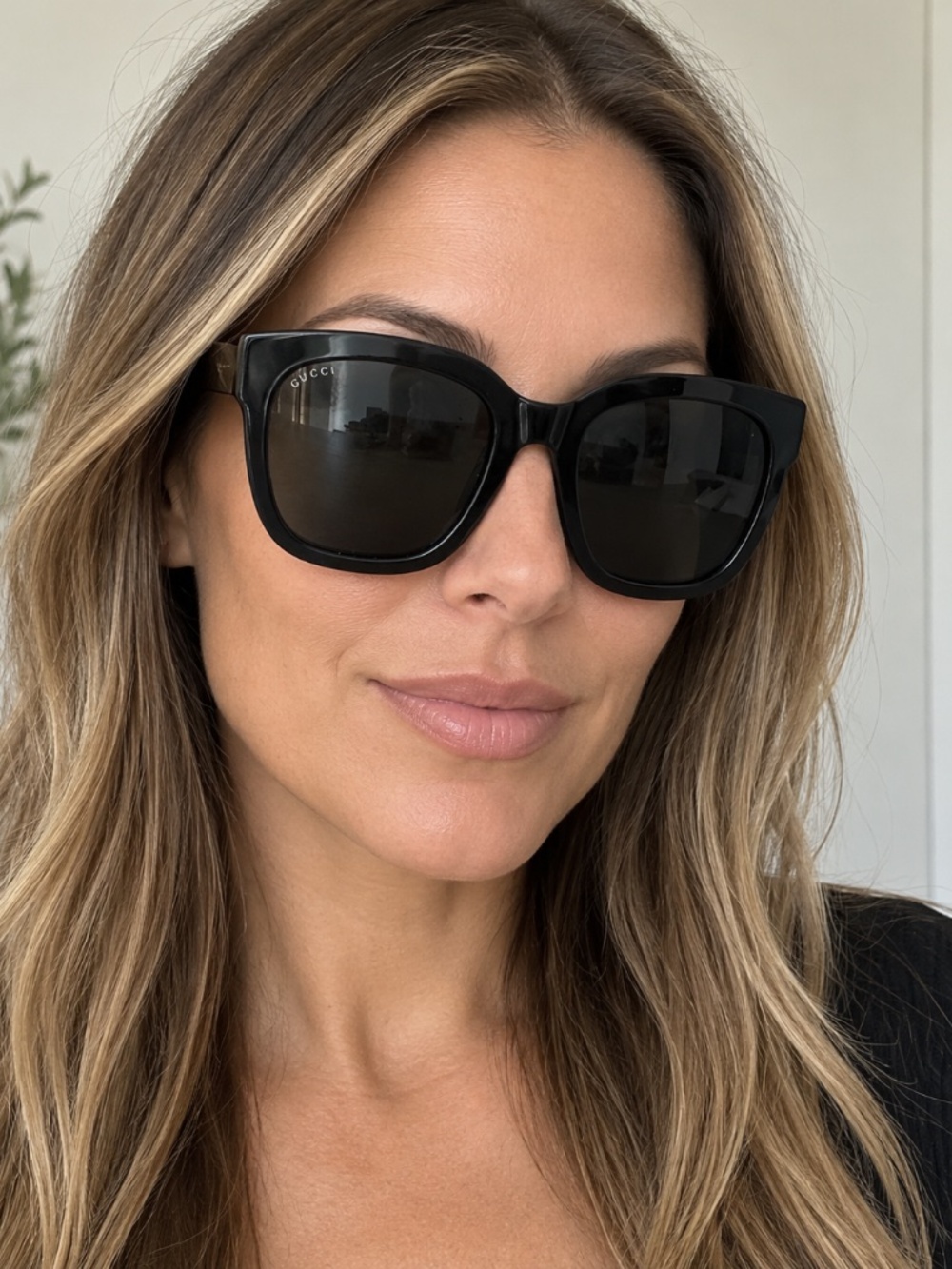 Authentic Gucci Sunglasses & Velvet Hard Case